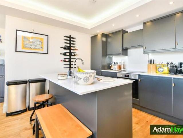 Apartment for sale in London Borough of Barnet, Greater London