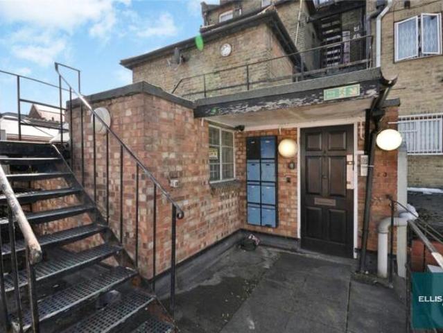 Apartment for sale in London Borough of Barnet, Greater London