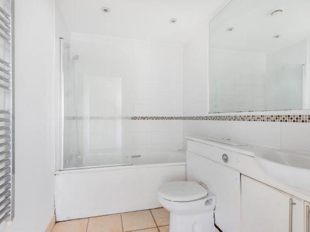 Apartment for sale in Colnbrook with Poyle, Slough