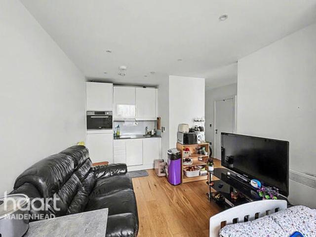 Apartment for sale in Colnbrook with Poyle, Slough