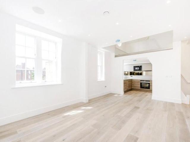 Apartment for sale in Highbury, Greater London