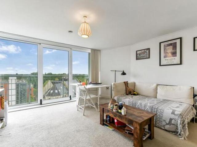 Apartment for sale in Brentford End, Greater London