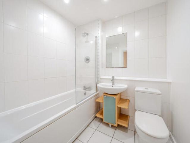 Apartment for sale in Greater London