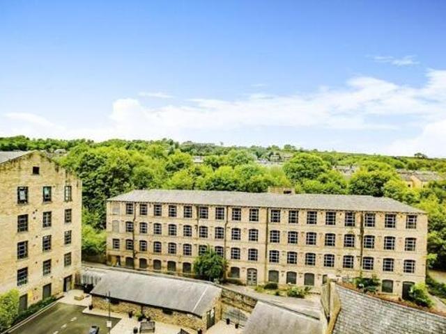 House for sale in Huddersfield, West Yorkshire