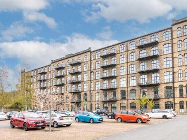 House for sale in Huddersfield, West Yorkshire