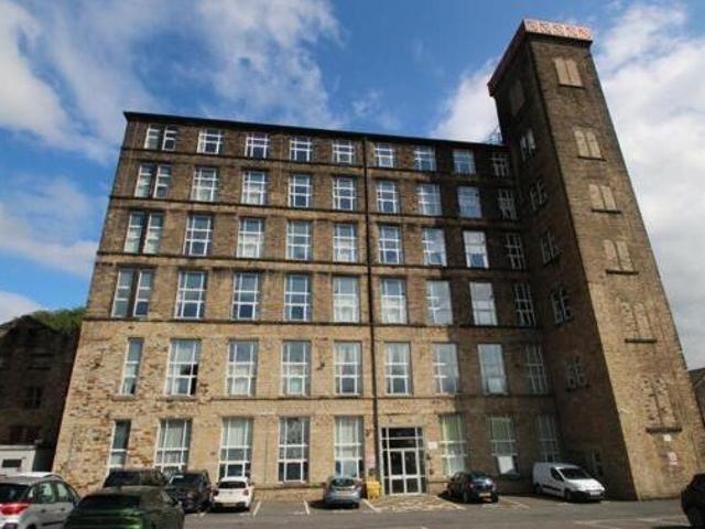 House for sale in Huddersfield, West Yorkshire