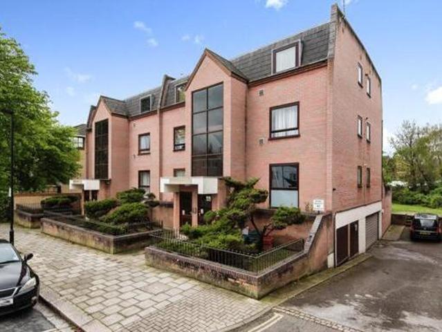 House for sale in Isleworth, Greater London