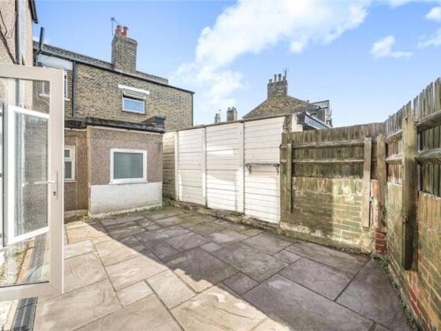 Apartment for sale in London Borough of Southwark, Greater London