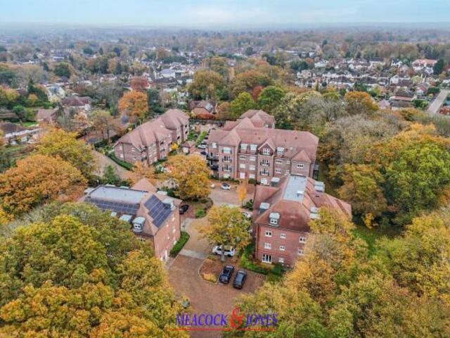 Apartment for sale in Navestock Side, Essex