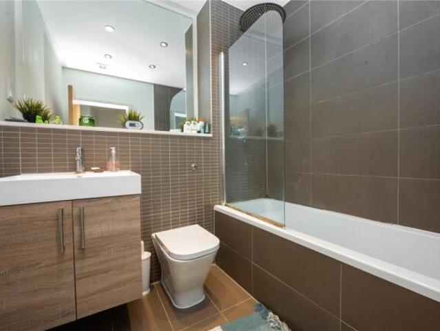 Apartment for sale in Twickenham, Greater London