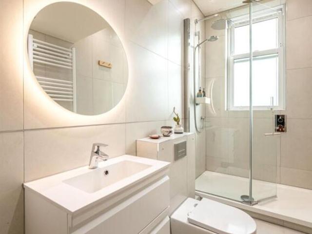 Apartment for sale in Leith, Scotland