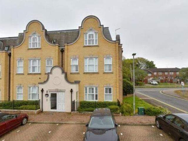 House for sale in Laindon, Essex