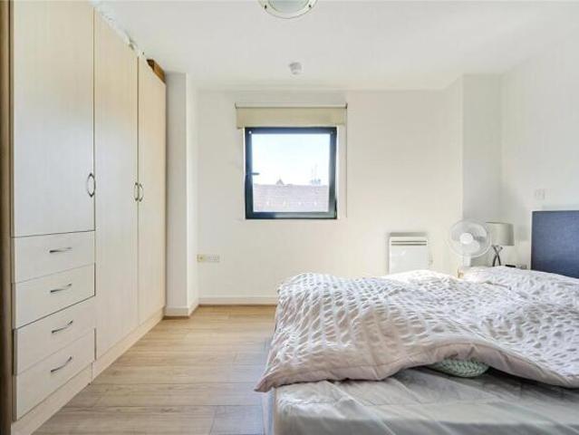 Apartment for sale in Cat Hill, England