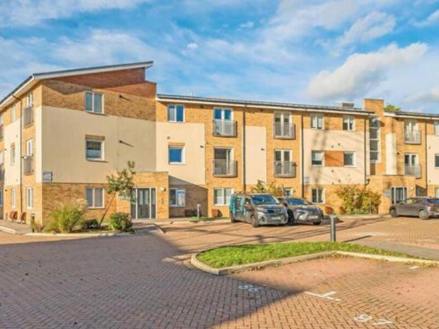 House for sale in Pachesham Park, Surrey