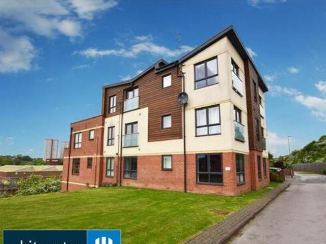 House for sale in Churwell, West Yorkshire
