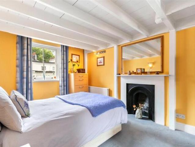Apartment for sale in Cat Hill, England