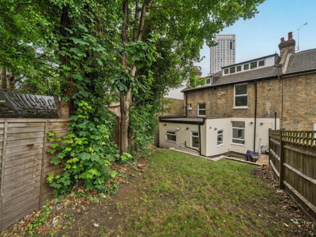 Apartment for sale in London Borough of Lewisham, Ladywell
