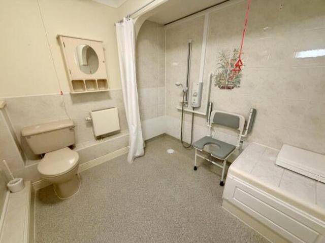 Apartment for sale in Poole