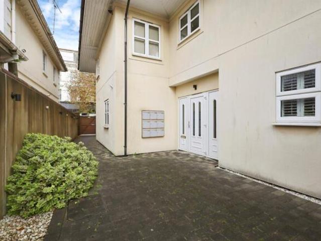 Apartment for sale in Roselands, Eastbourne