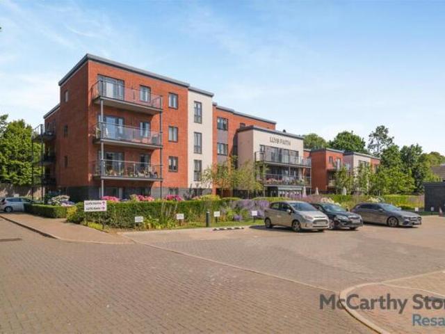 Apartment for sale in Llanishen, Wales