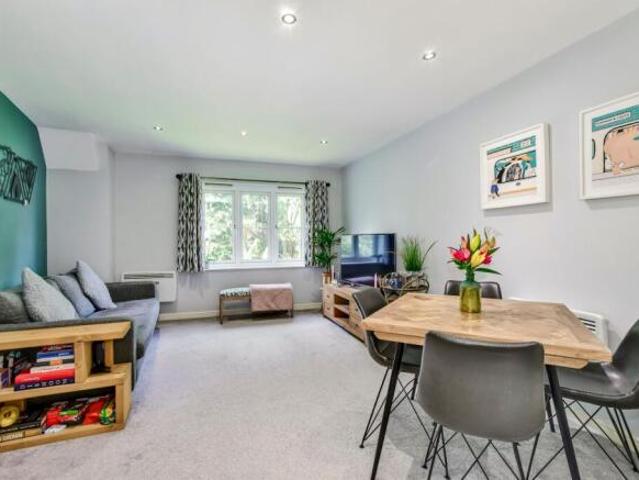 Apartment for sale in Watford, Hertfordshire
