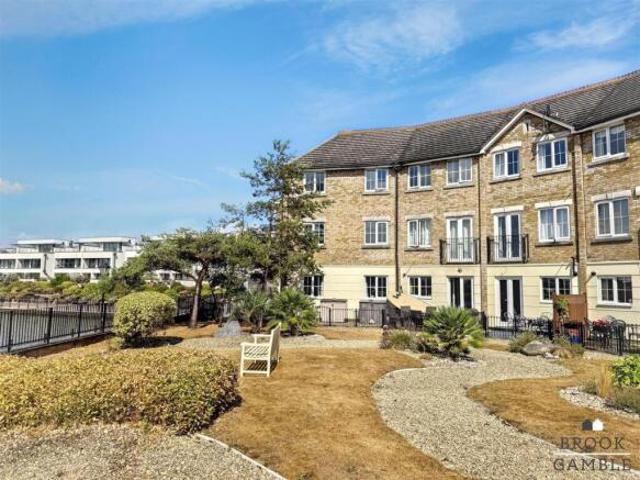 Apartment for sale in Crumbles, Eastbourne
