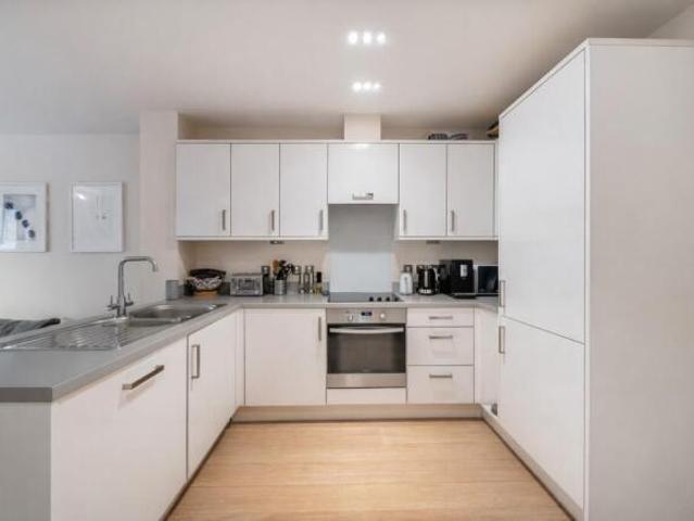 Apartment for sale in Plashet, Greater London