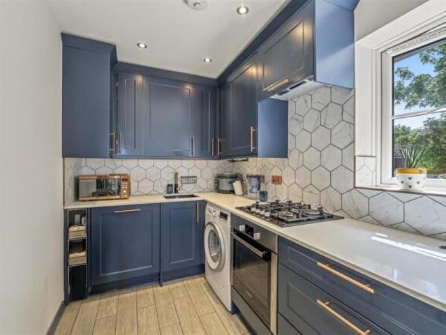 Apartment for sale in Isleworth, Greater London