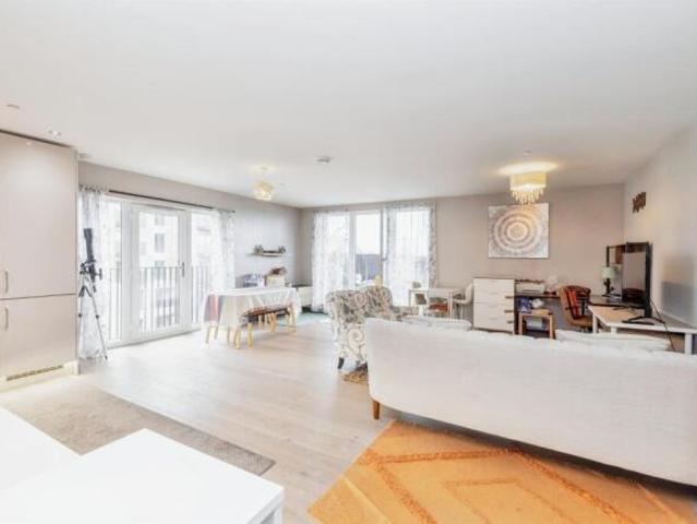 Apartment for sale in Watford, Hertfordshire