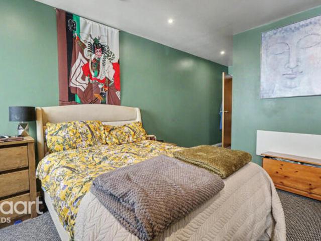 Apartment for sale in Richmond Hill, West Yorkshire