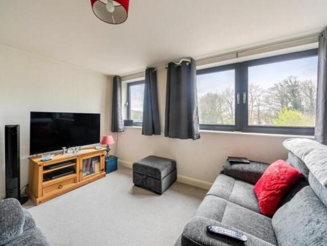 Apartment for sale in Allington, Midway