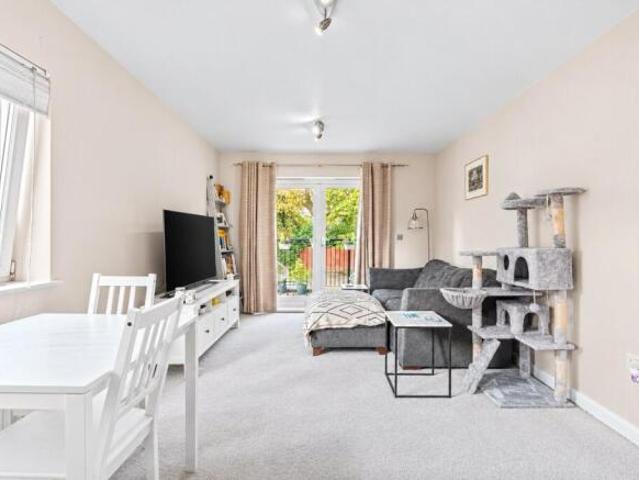 Apartment for sale in Garston, Watford