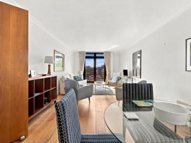 Apartment for sale in Cat Hill, England