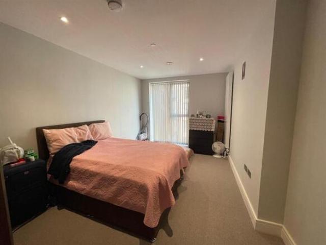Apartment for sale in Southall, Greater London