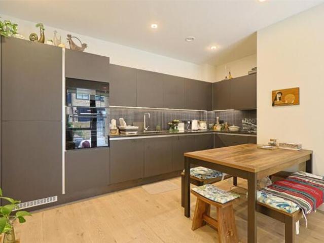 Apartment for sale in Ealing, Greater London