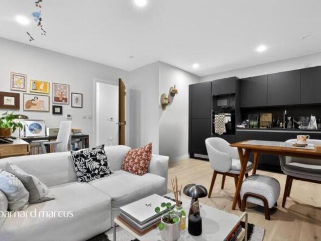 Apartment for sale in Harrow On The Hill, Greater London