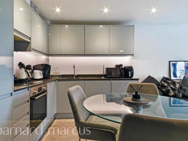 Apartment for sale in London Borough of Merton, Mitcham