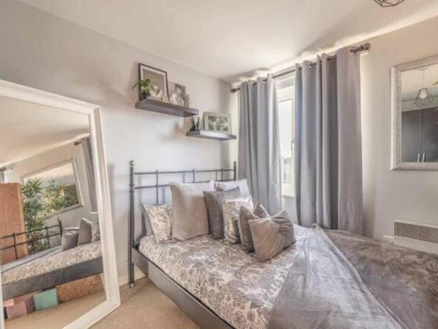 Apartment for sale in Chelmondiston, Suffolk