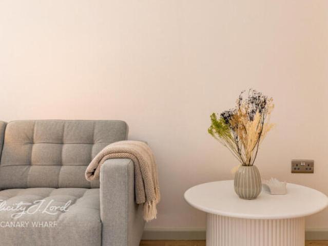 Apartment for sale in Isle Of Dogs, Greater London