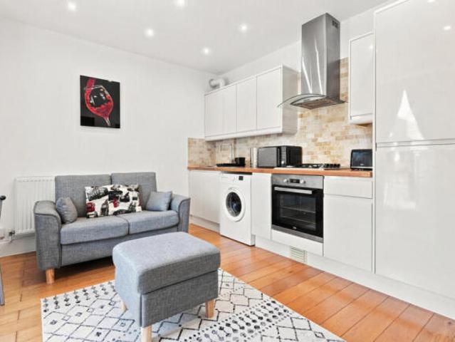 Apartment for sale in Alton Barnes, Essex