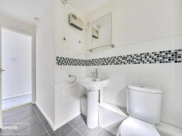 Apartment for sale in Hounsome Fields, Priest Down
