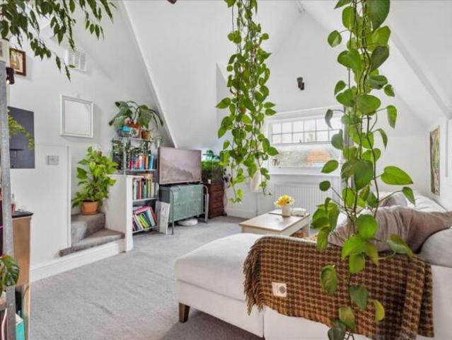 Apartment for sale in West Kensington, Greater London