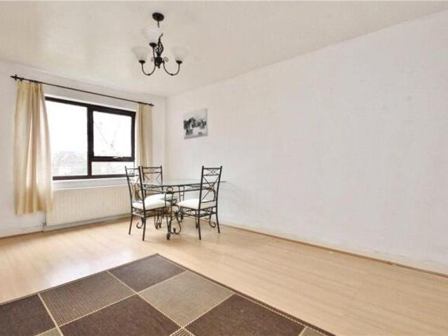 Apartment for sale in Westborough, Surrey