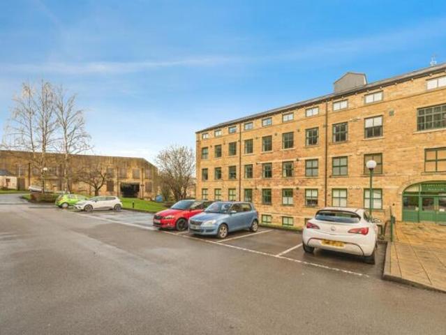 Apartment for sale in Milnsbridge, West Yorkshire