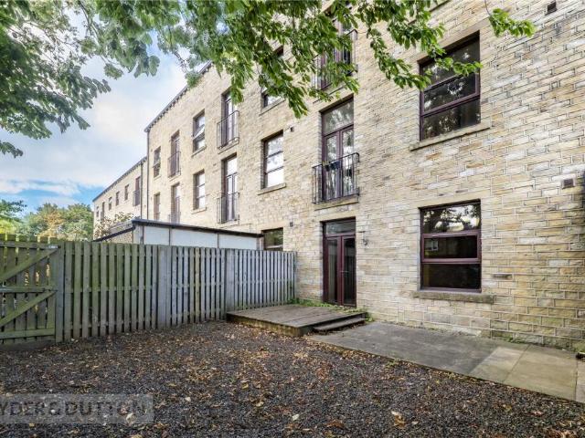 Apartment for sale in Huddersfield, West Yorkshire