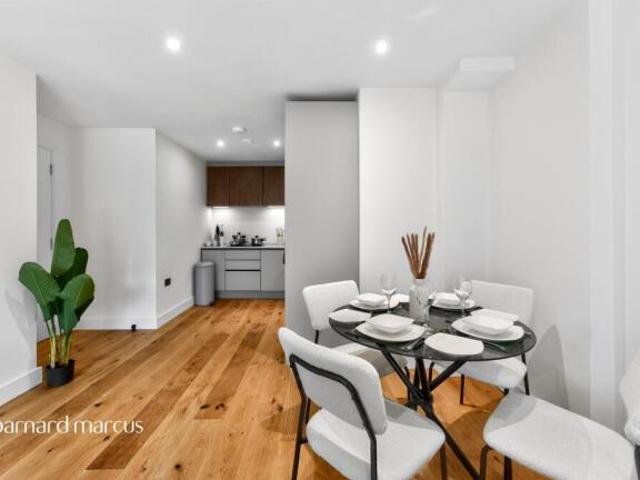 Apartment for sale in Crouch End, Greater London