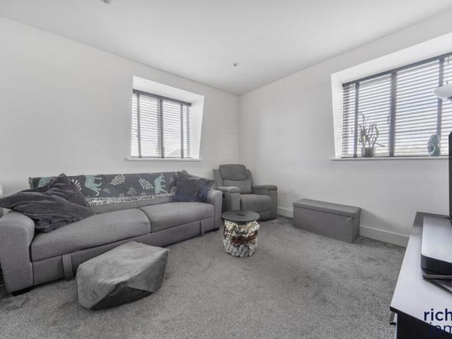 Apartment for sale in Rodbourne, Swindon