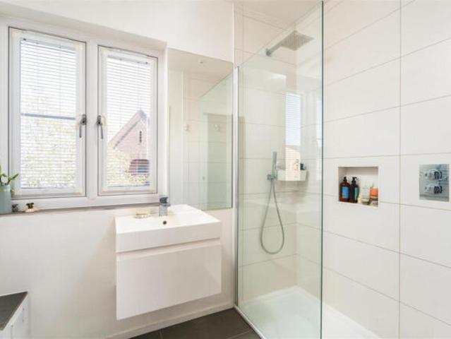 Apartment for sale in Cat Hill, England