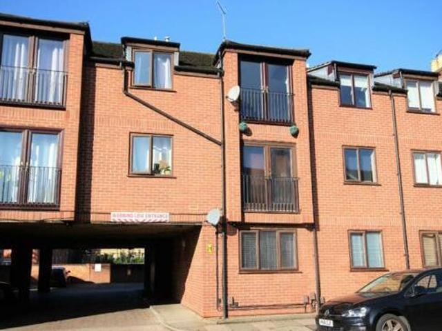 House for sale in Northampton, Northamptonshire