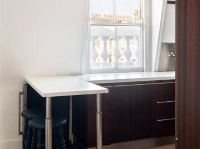 Apartment for sale in Royal Borough of Kensington and Chelsea, Greater London